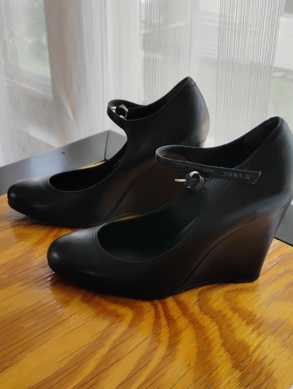 Pour La Victoire Black Mary Jane Wedge Pumps